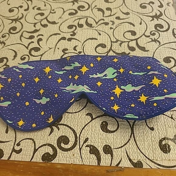 Lush Dreamland Eye Mask - Picture 2 of 4
